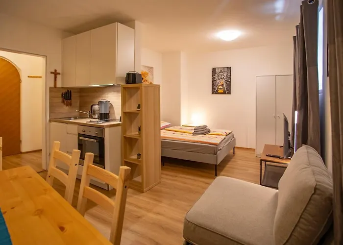 Cozy Tyrolean Old Town Studio